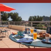Petit déjeuner sur la terrasse panoramique